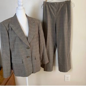 Women’s 2pc Pantsuit/Business Wear